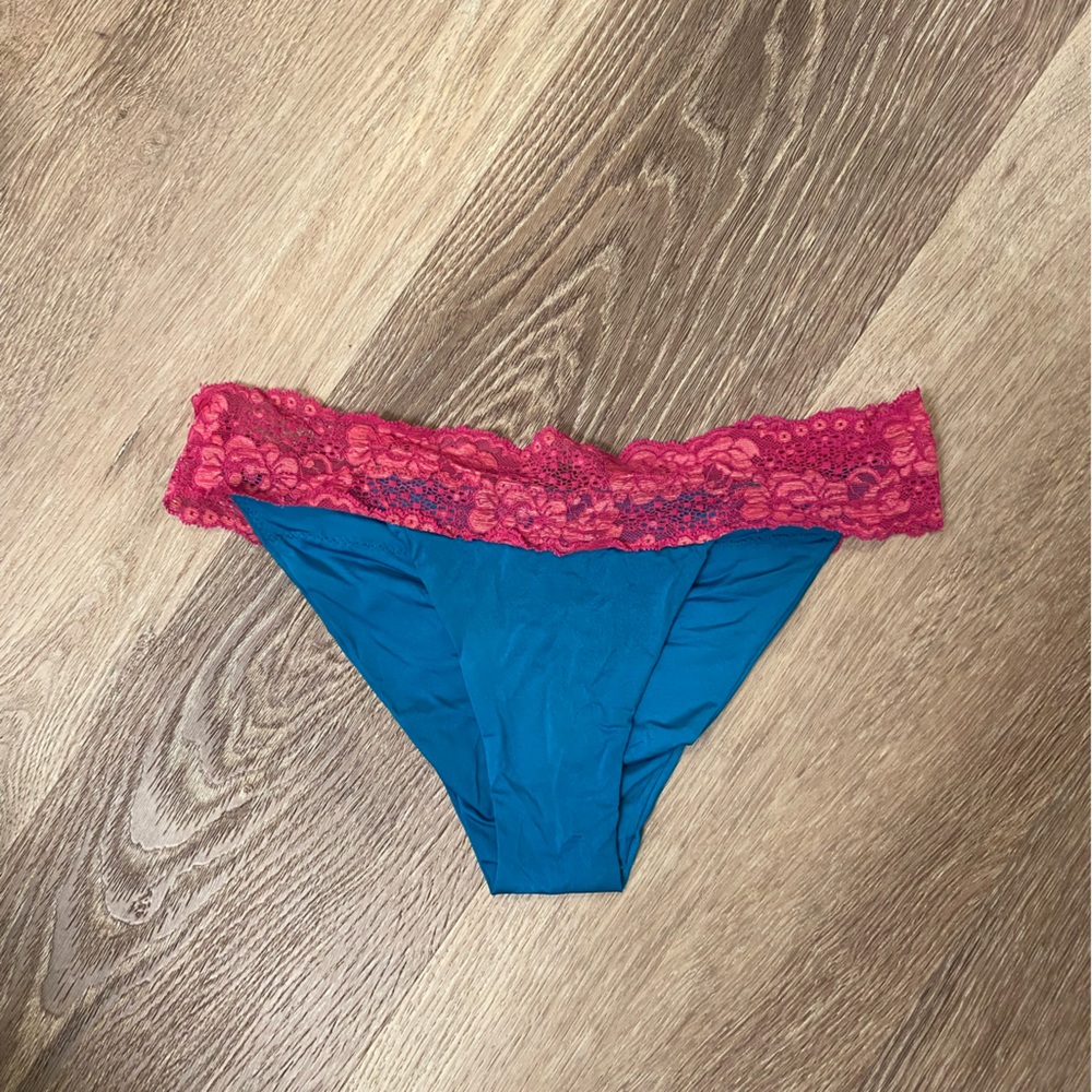 Women’s Beach Bunny bikini bottom size L